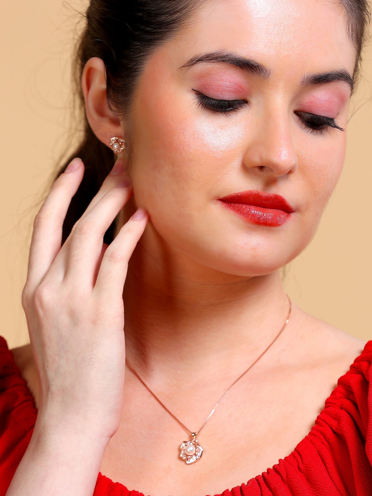 Pearl Flower Stud Earrings & Pendant Necklace Set