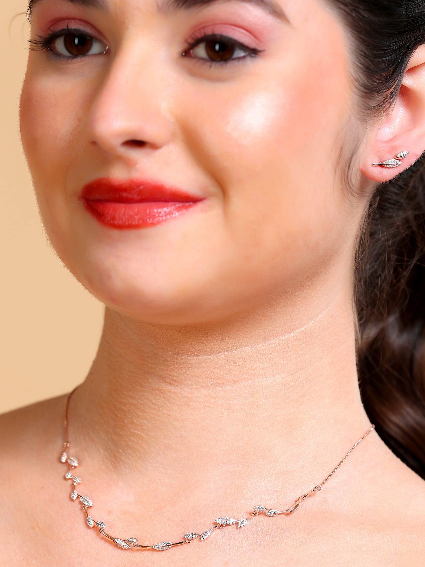 PavŽ Leaf Vine Necklace & Stud Set
