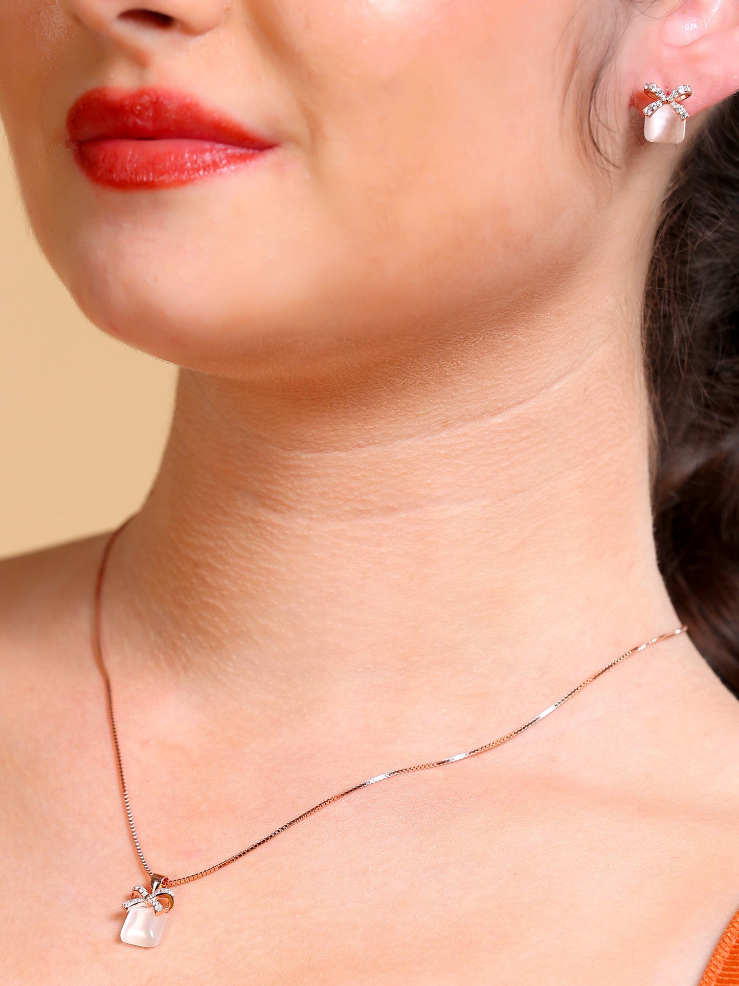 Mother of Pearl Bow Necklace & Stud Set